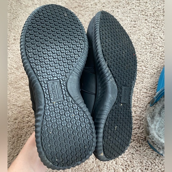2 pairs of shoes - Picture 7 of 11